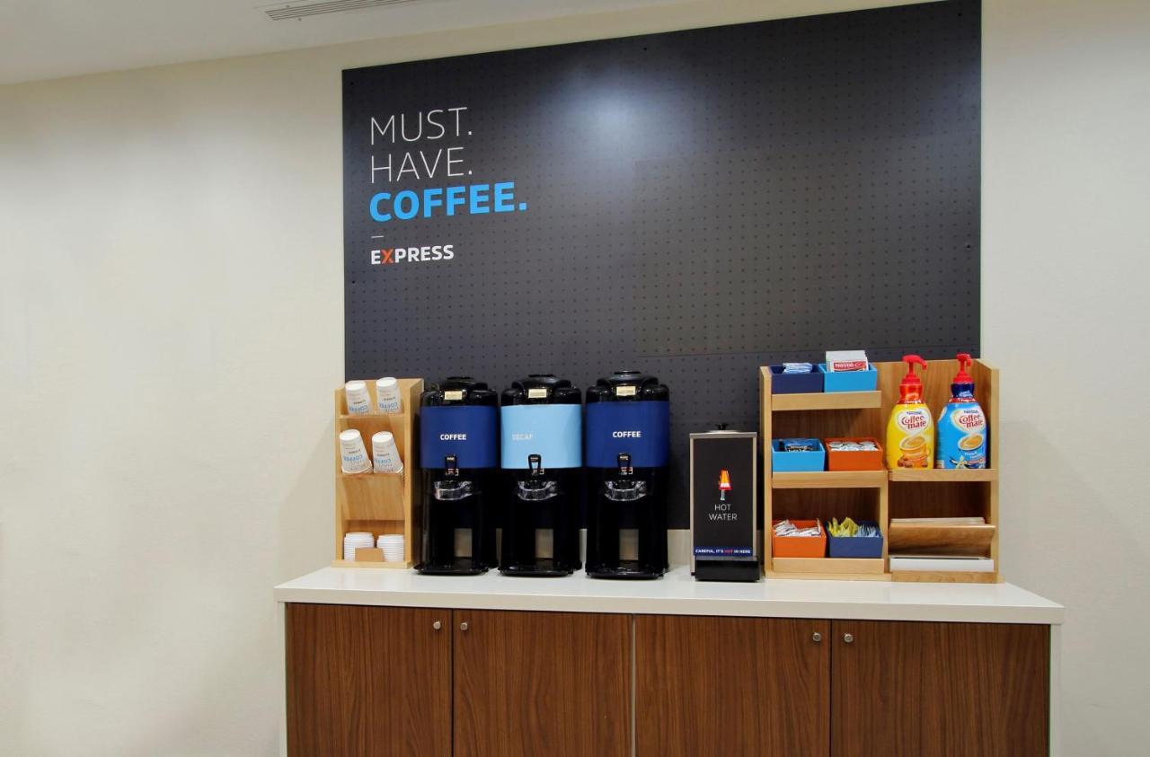 Holiday Inn Express Hotel & Suites Pampa By Ihg Bagian luar foto