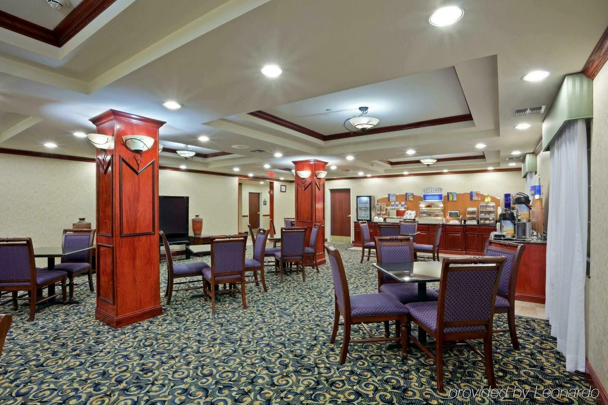 Holiday Inn Express Hotel & Suites Pampa By Ihg Bagian luar foto