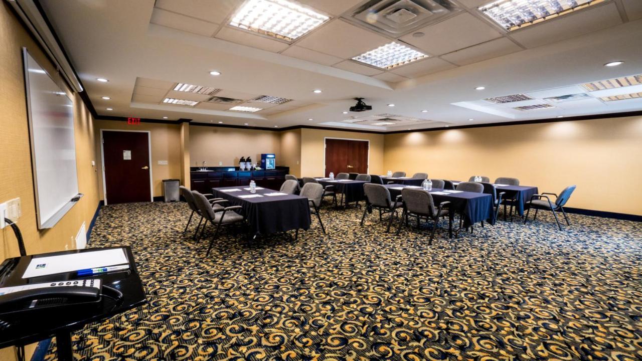 Holiday Inn Express Hotel & Suites Pampa By Ihg Bagian luar foto