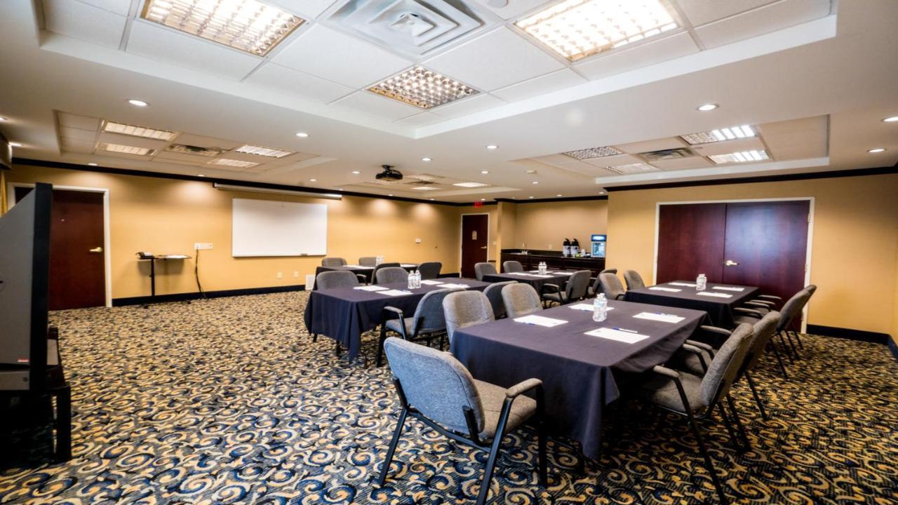 Holiday Inn Express Hotel & Suites Pampa By Ihg Bagian luar foto