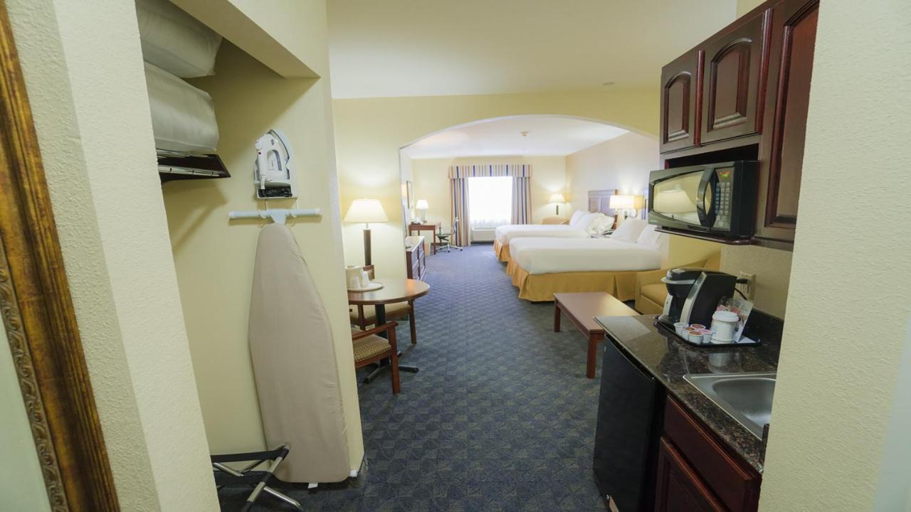 Holiday Inn Express Hotel & Suites Pampa By Ihg Bagian luar foto