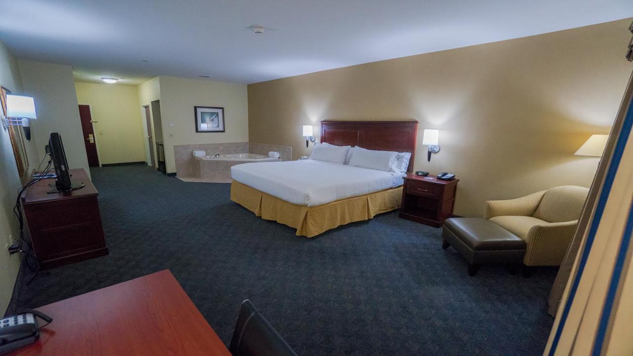 Holiday Inn Express Hotel & Suites Pampa By Ihg Bagian luar foto