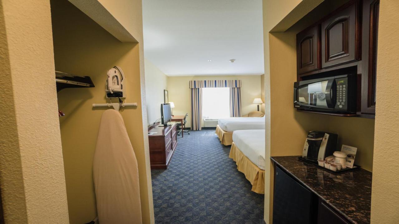 Holiday Inn Express Hotel & Suites Pampa By Ihg Bagian luar foto