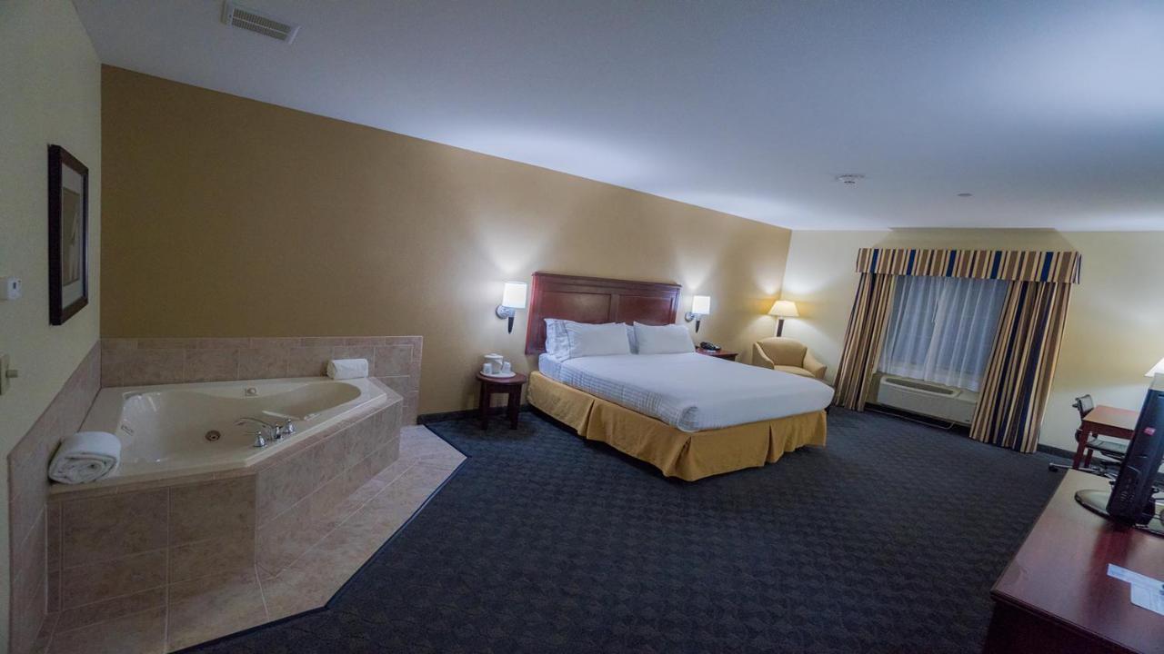 Holiday Inn Express Hotel & Suites Pampa By Ihg Bagian luar foto