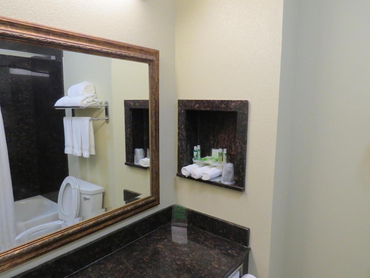 Holiday Inn Express Hotel & Suites Pampa By Ihg Bagian luar foto